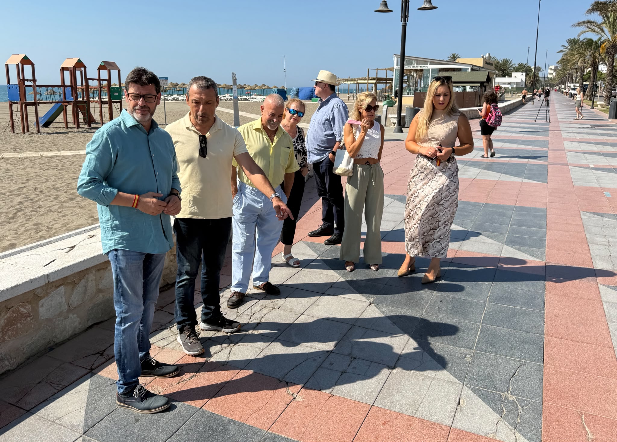 Denuncian que el 60% de las baldosas del paseo marítimo de Torremolinos están en mal estado