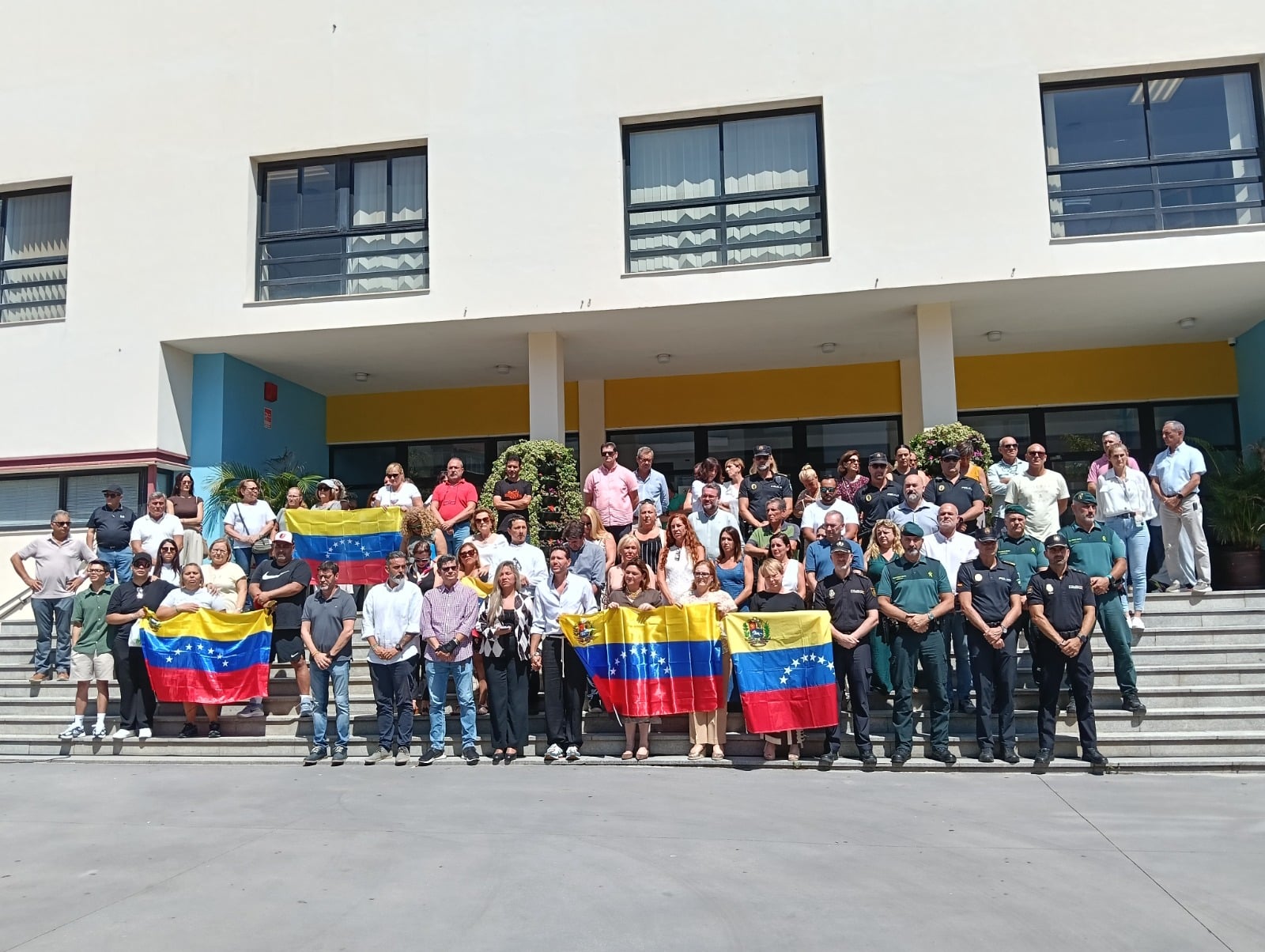 Torremolinos guarda un minuto de silencio en memoria de las víctimas de los terremotos de Venezuela