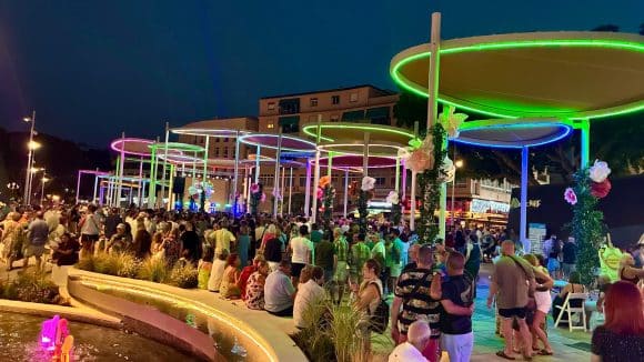 La nueva Plaza de la Nogalera enamora a vecinos y turistas: Torremolinos ya tiene un nuevo espacio referente para el ocio